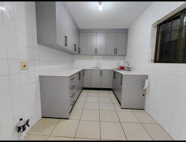 2 BEDROOM PROPERTY TO RENT IN OVERPORT